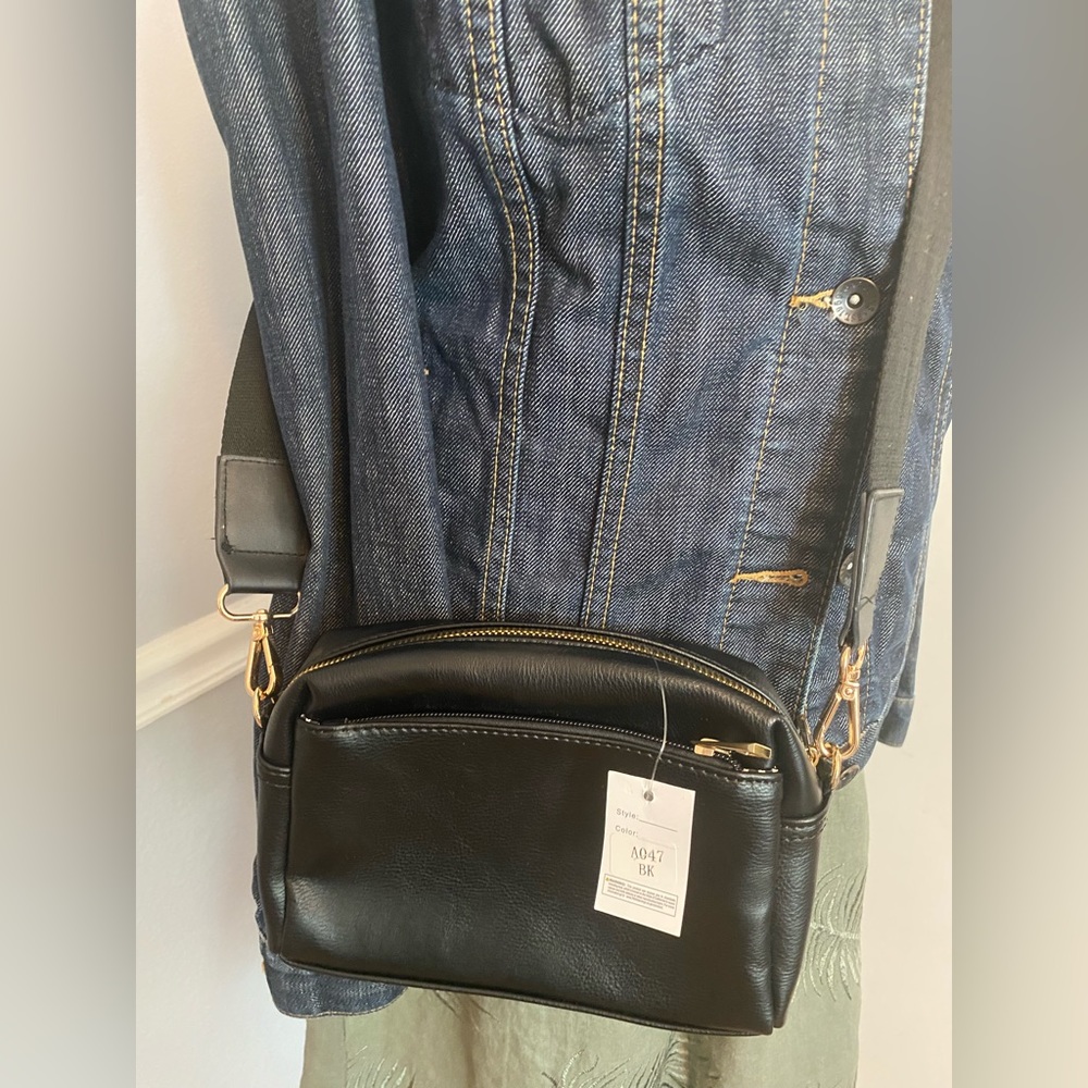Elegant Black Crossbody Bag
